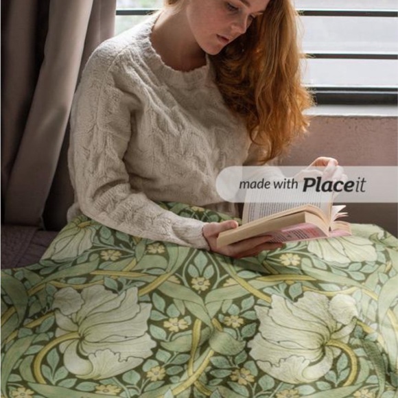 Vintage Floral Green and White Sherpa Blanket - Picture 2 of 7